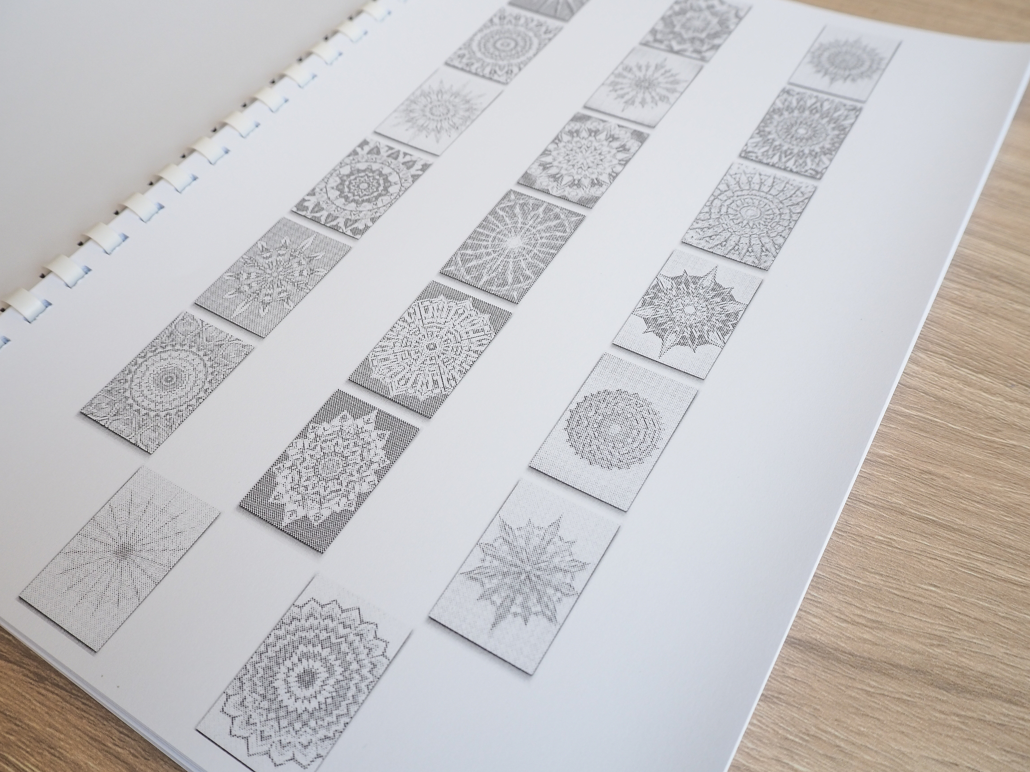 dotiing book mandala zmenseno  (3)